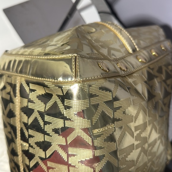 Michael Kors Delancy Pale Gold Mirror
Metallic Monogram Logo Tote EUC - Picture 9 of 17